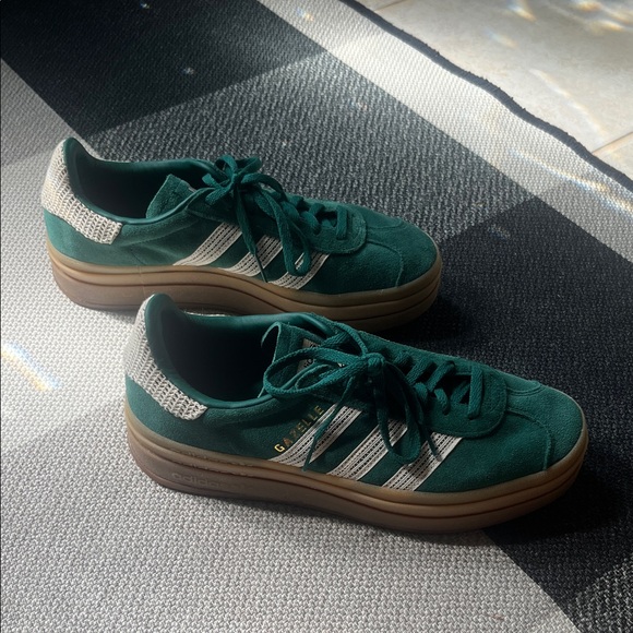 adidas gazelle silver green womens ADIDAS GAZELLE INDOOR COLLEGIATE GREEN GUM